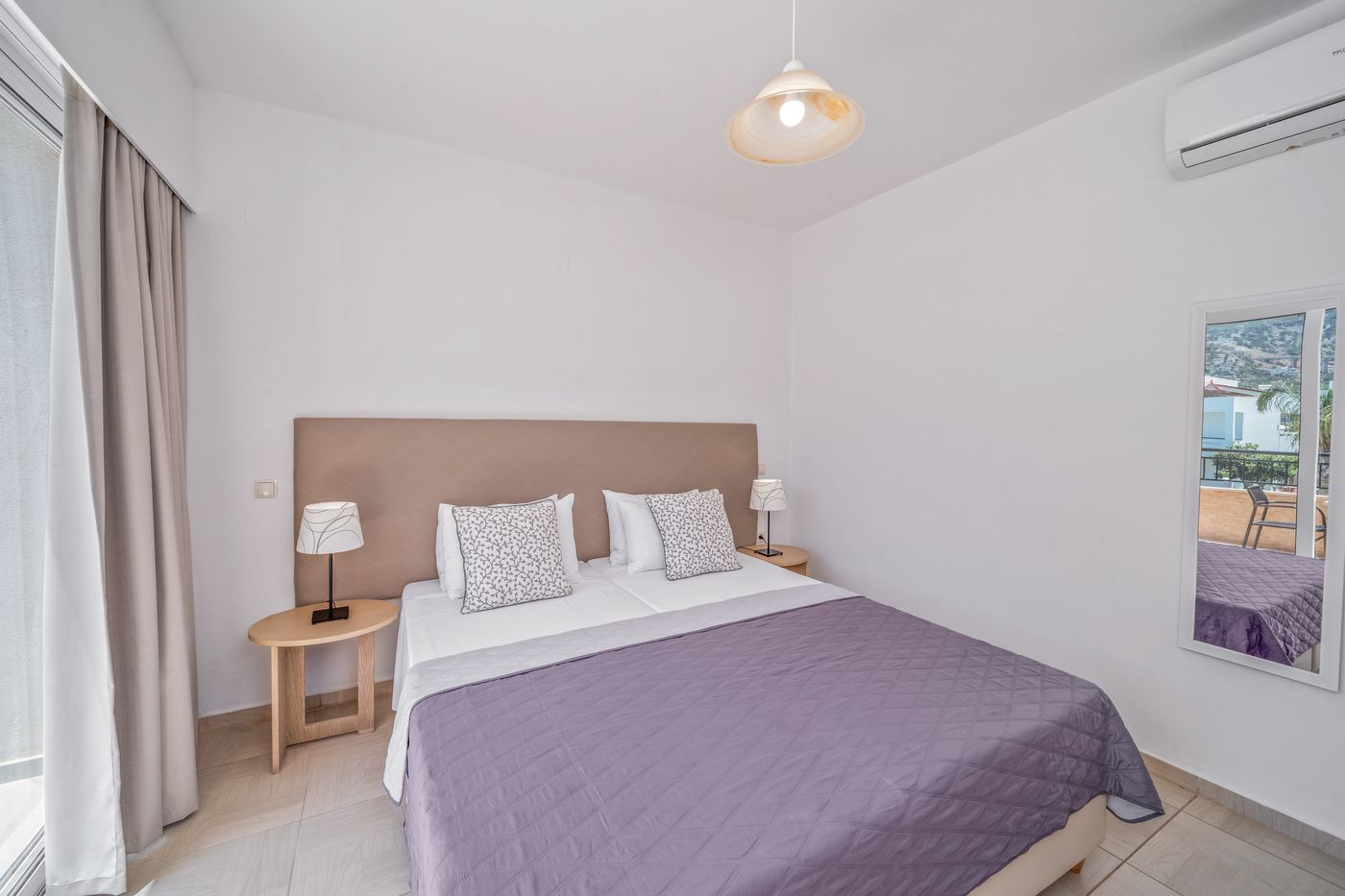 Maria-Rousse-Studios-Room-30