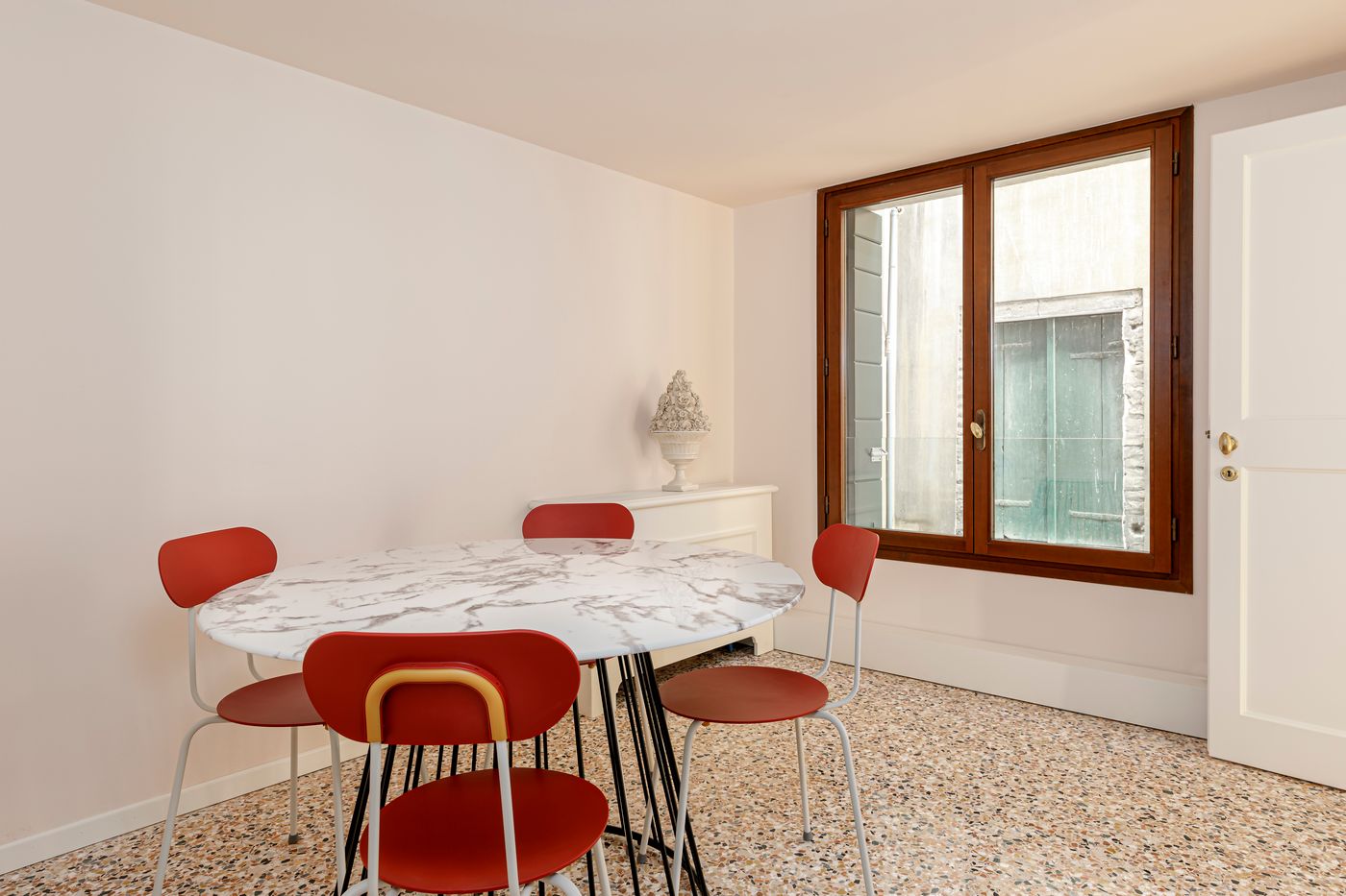 Palazzo-Dei-Fiori-By-Room-Mate-Room-21