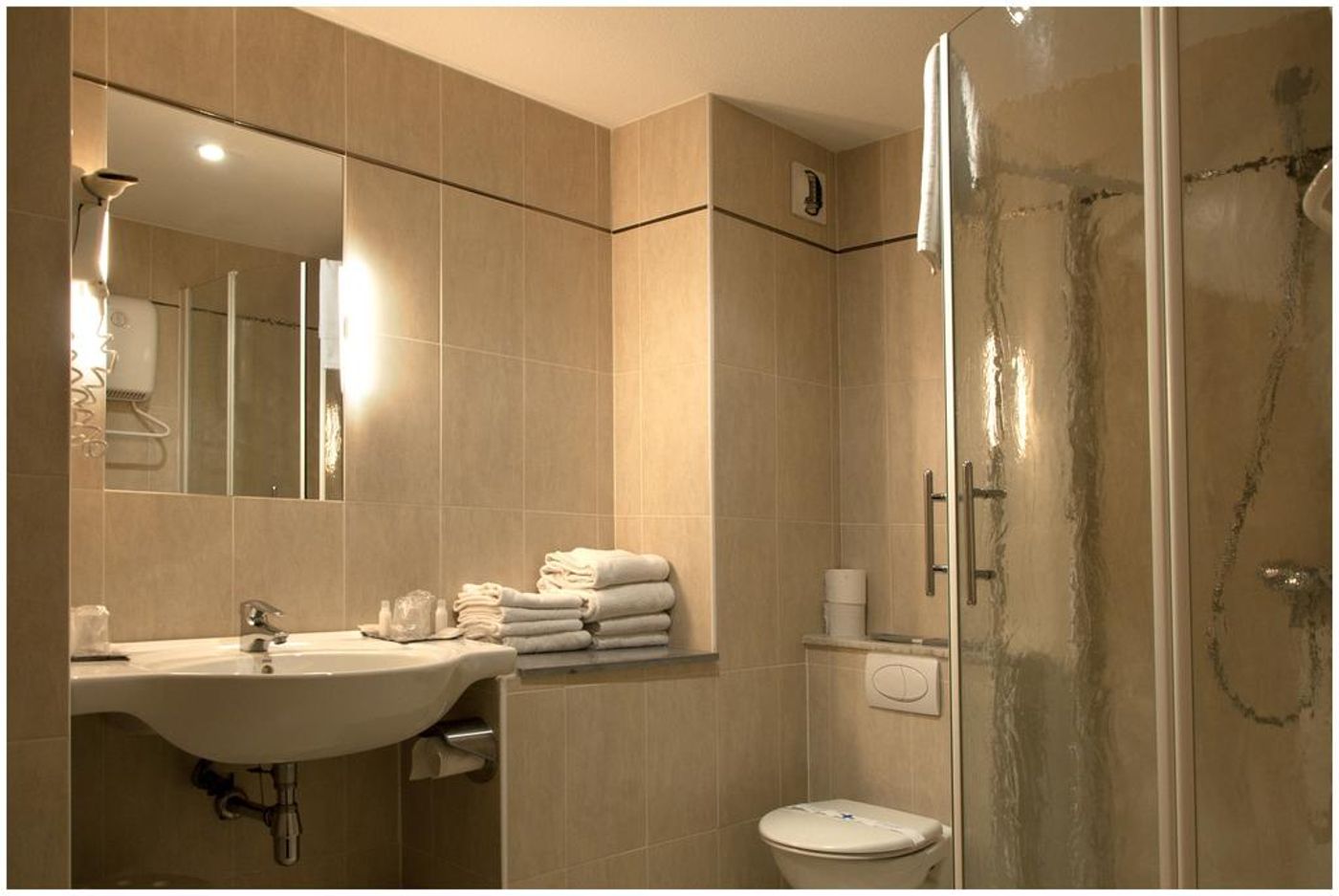 The Originals City Hotel Hippocampe Sete Balaruc - France - BALARUC LE VIEUX - General view - 4