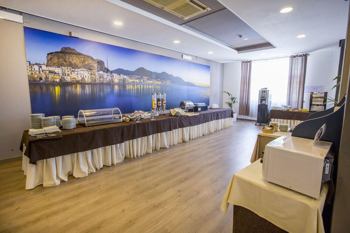 Hotel-Tourist-Restaurant-47