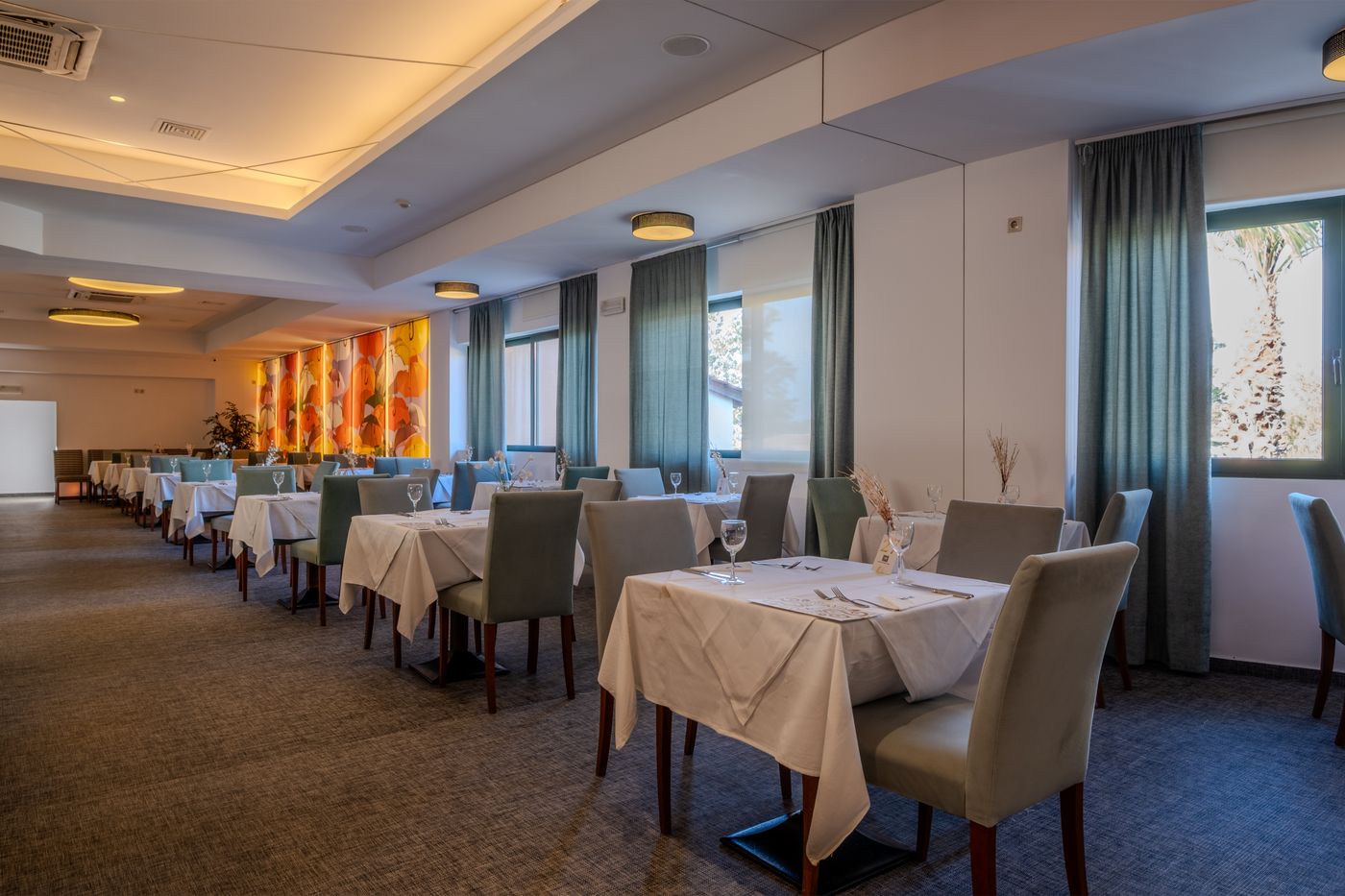 Hotel-Mediterranean-Beach-Restaurant-60