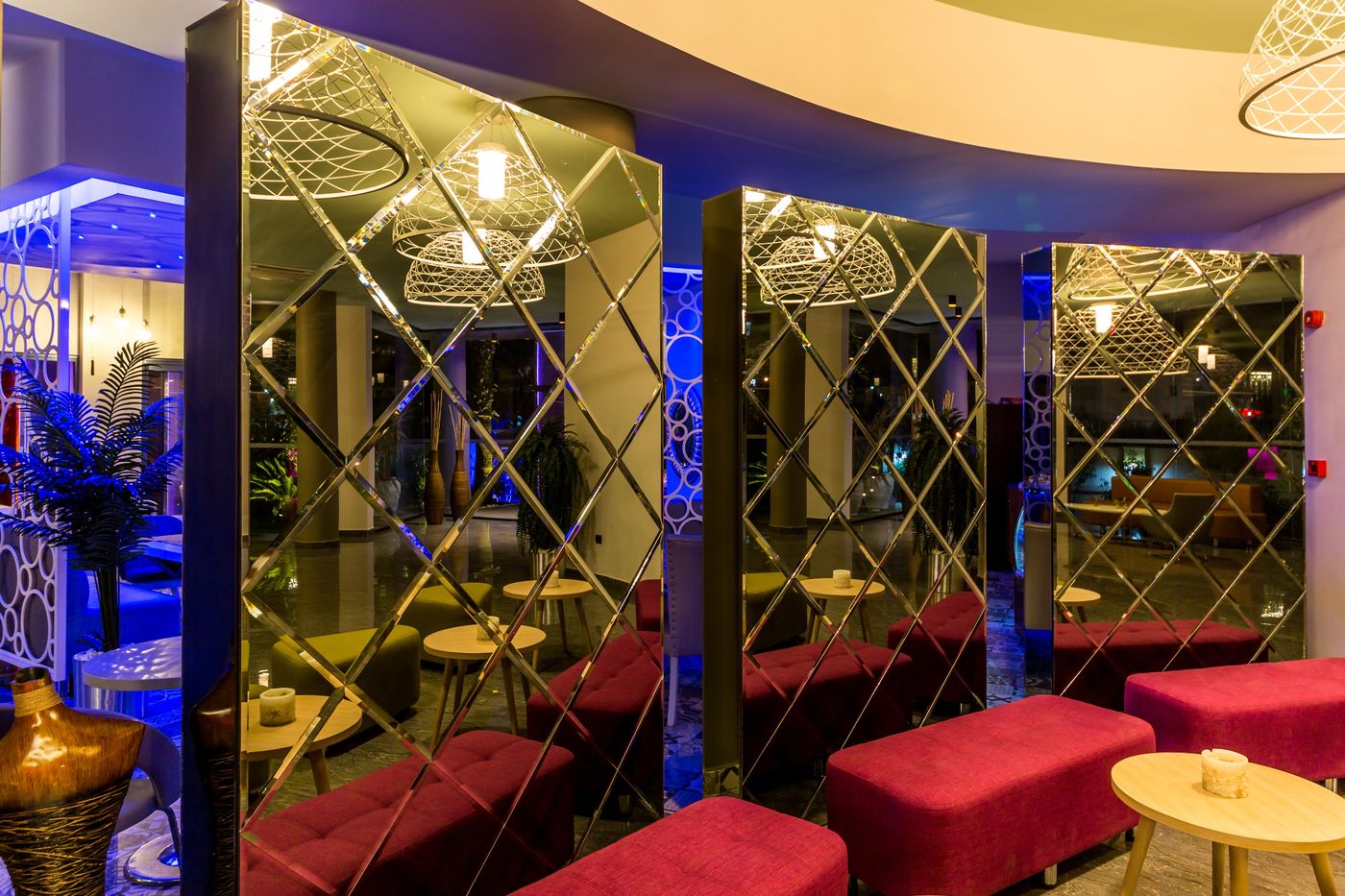 Cosmopolitan-Resort-Hotel-Lobby-25