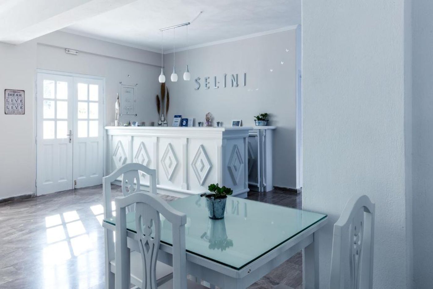 Selini-Hotel-Lobby-32