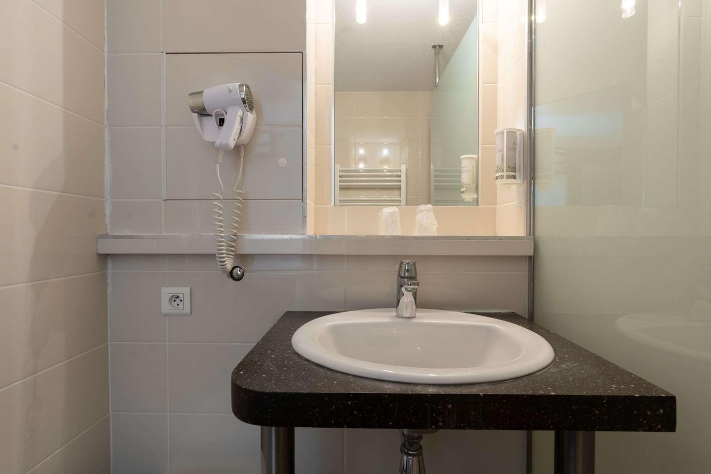 Brit Hotel Avignon Sud - Le Calendal-France-AVIGNON-Room-8