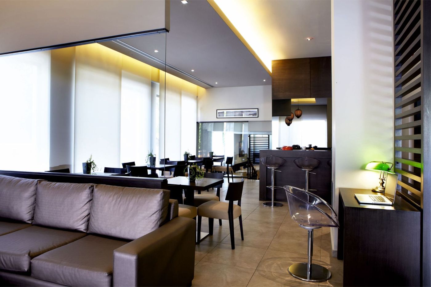 Mouikis-Hotel-Lobby-35