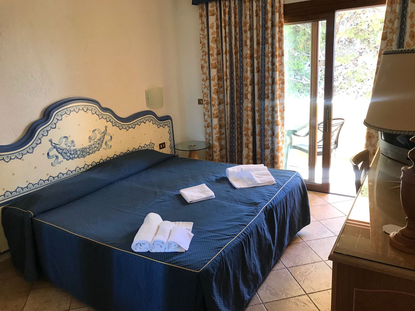 Club-Esse-Palmasera-Resort-Room-11