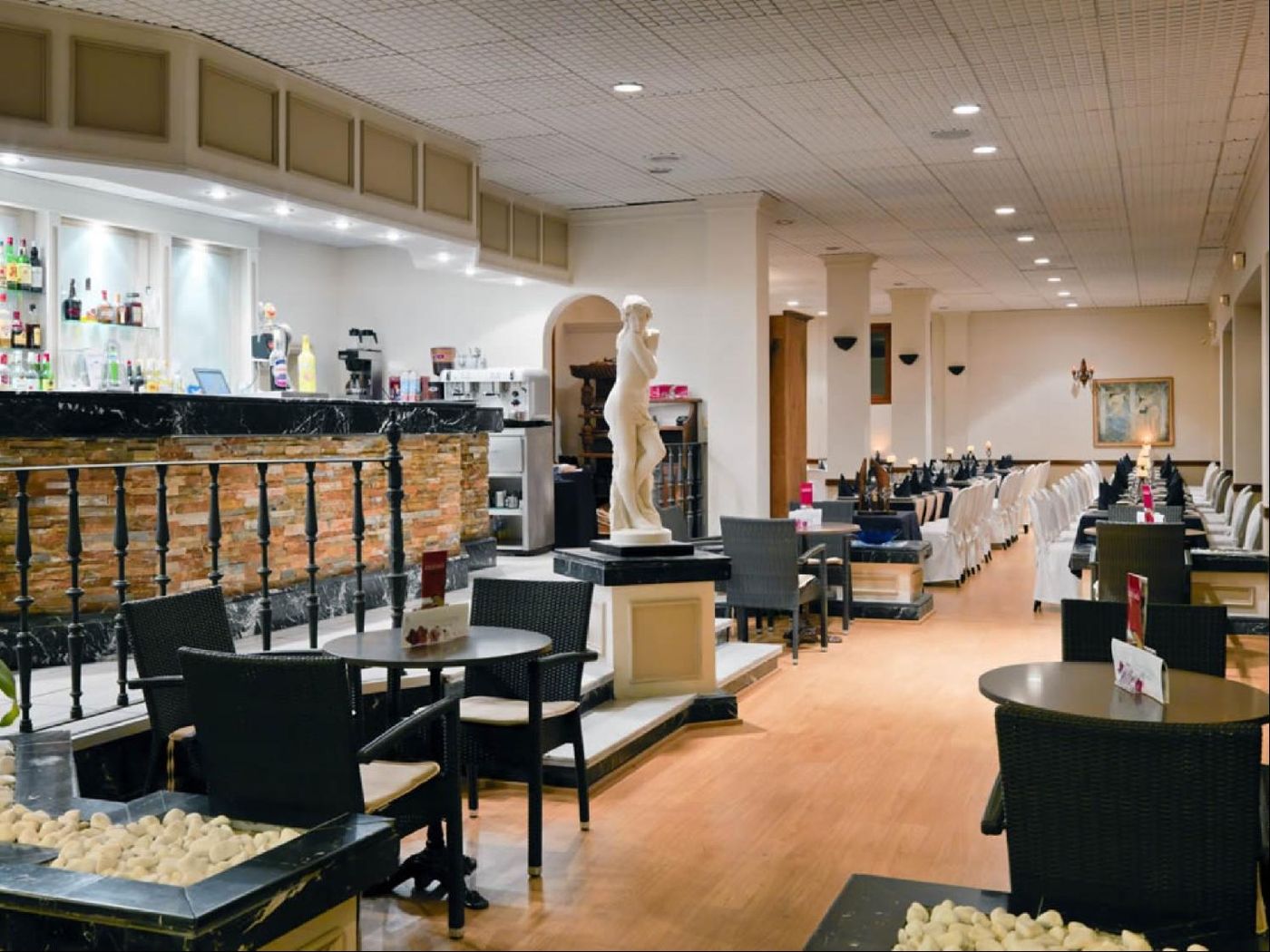 Regency-Torviscas-Apartments-Suites-Restaurant-28