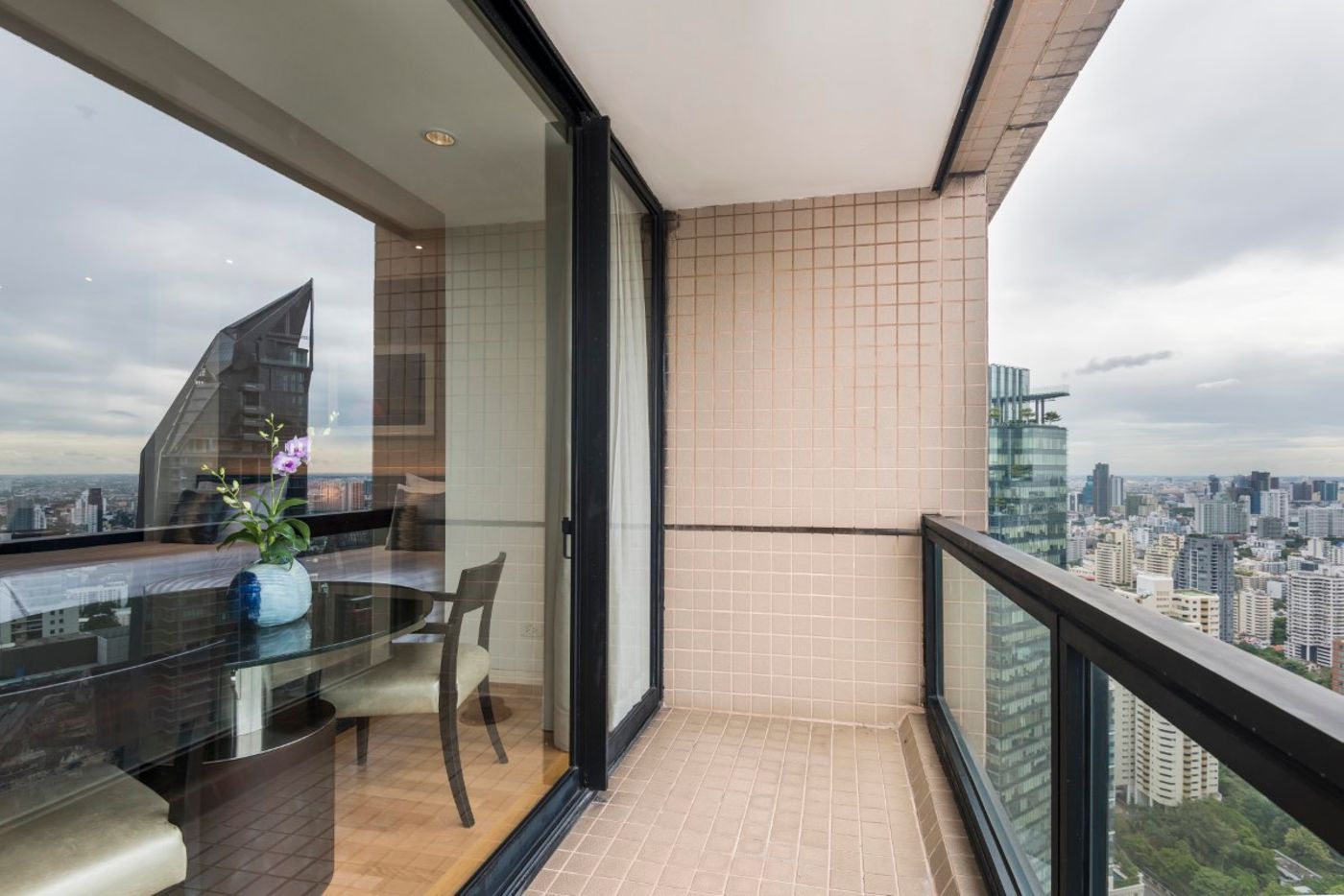 Emporium-Suites-by-Chatrium-Room-19