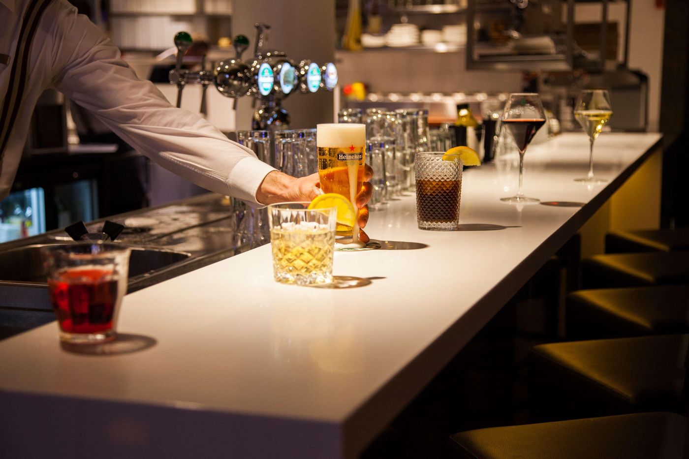 DoubleTree-by-Hilton-NDSM-Wharf-Bar-76