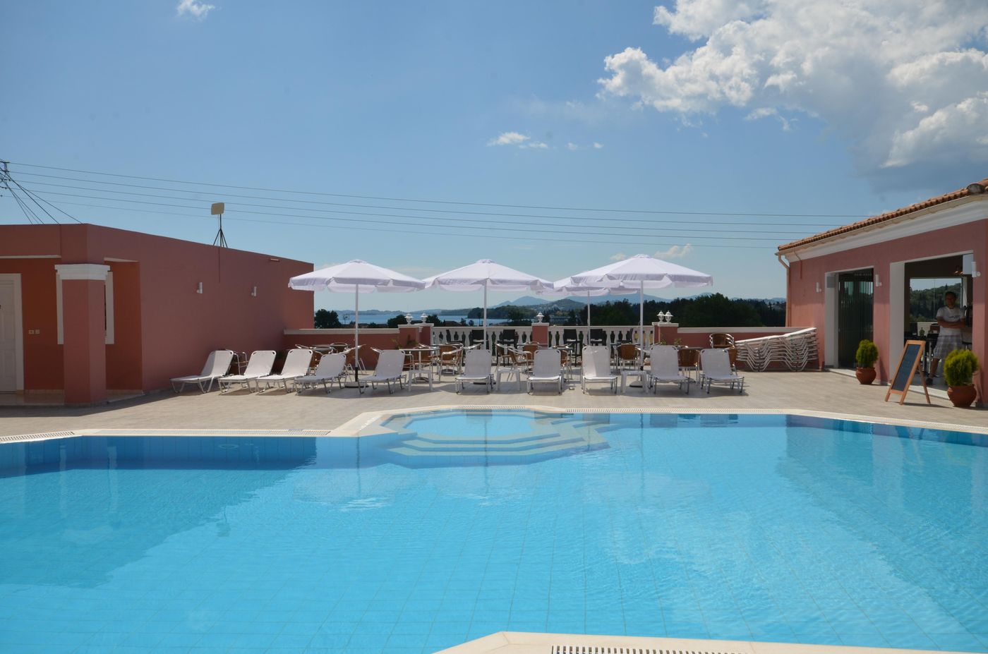 Paradiso-Aparthotel-Pool-12