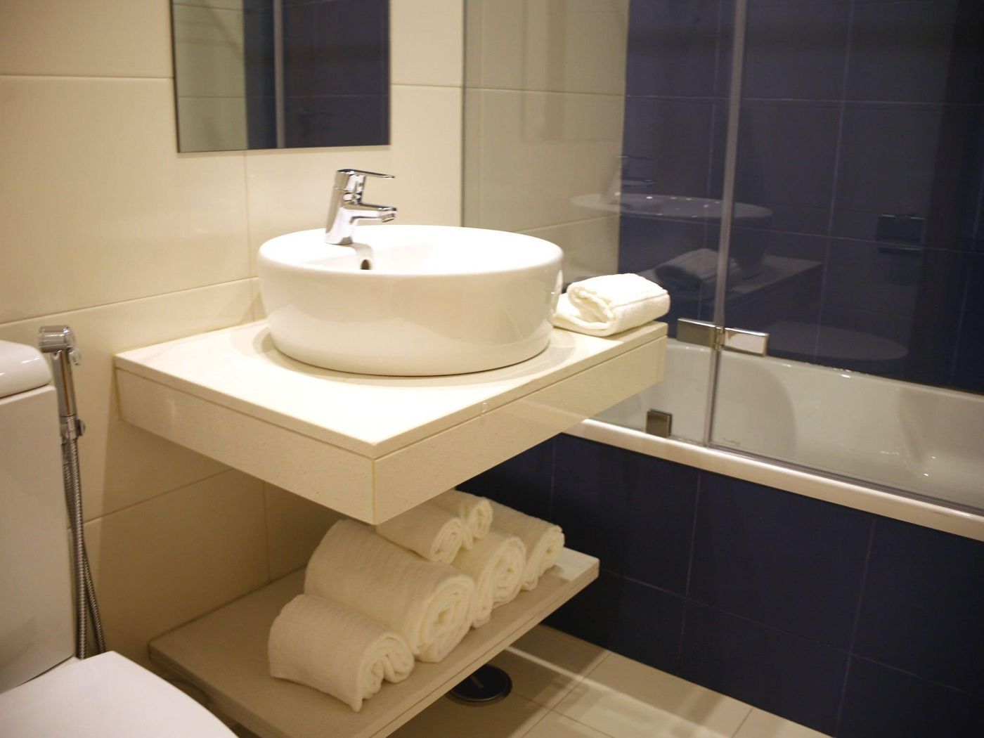 Lisbon-Style-Guesthouse-Room-17