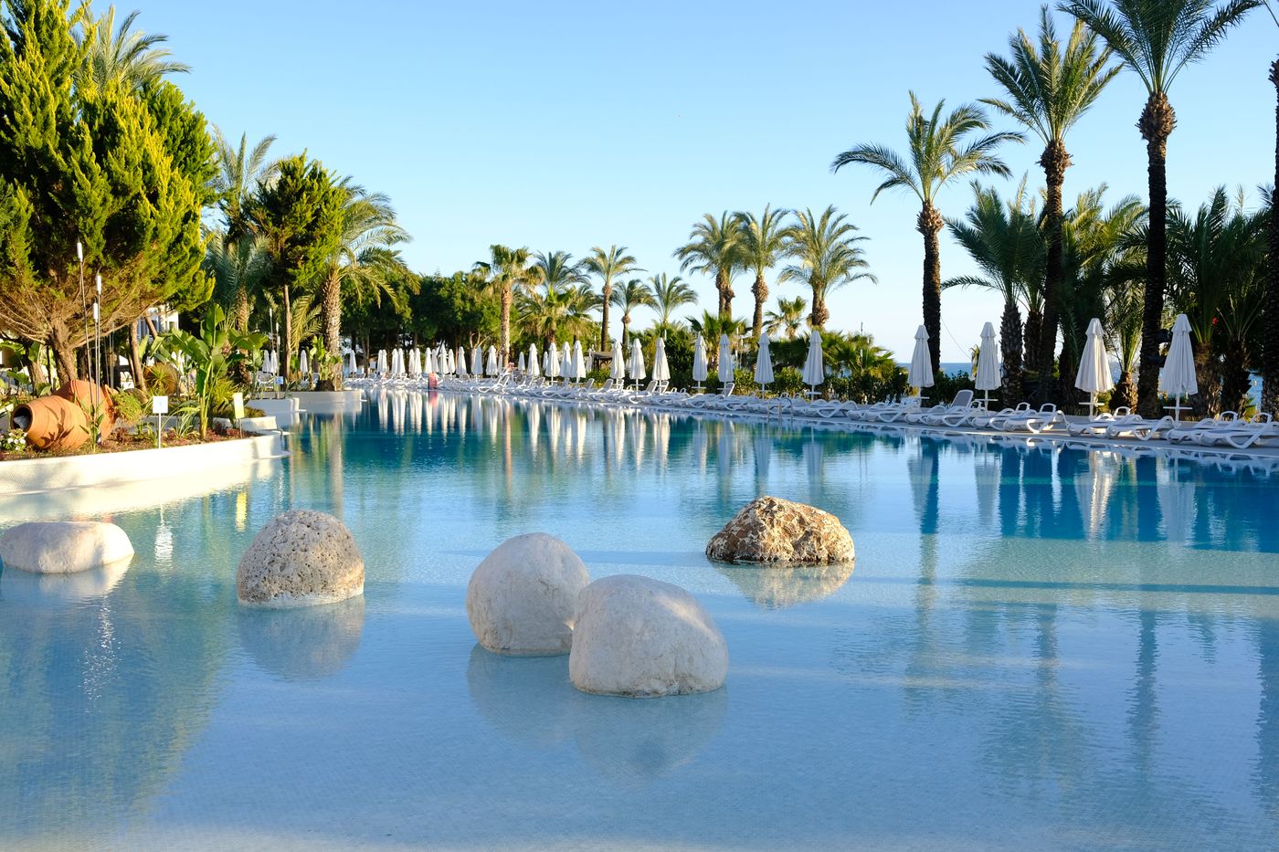 Sentido-Perissia-Pool-3