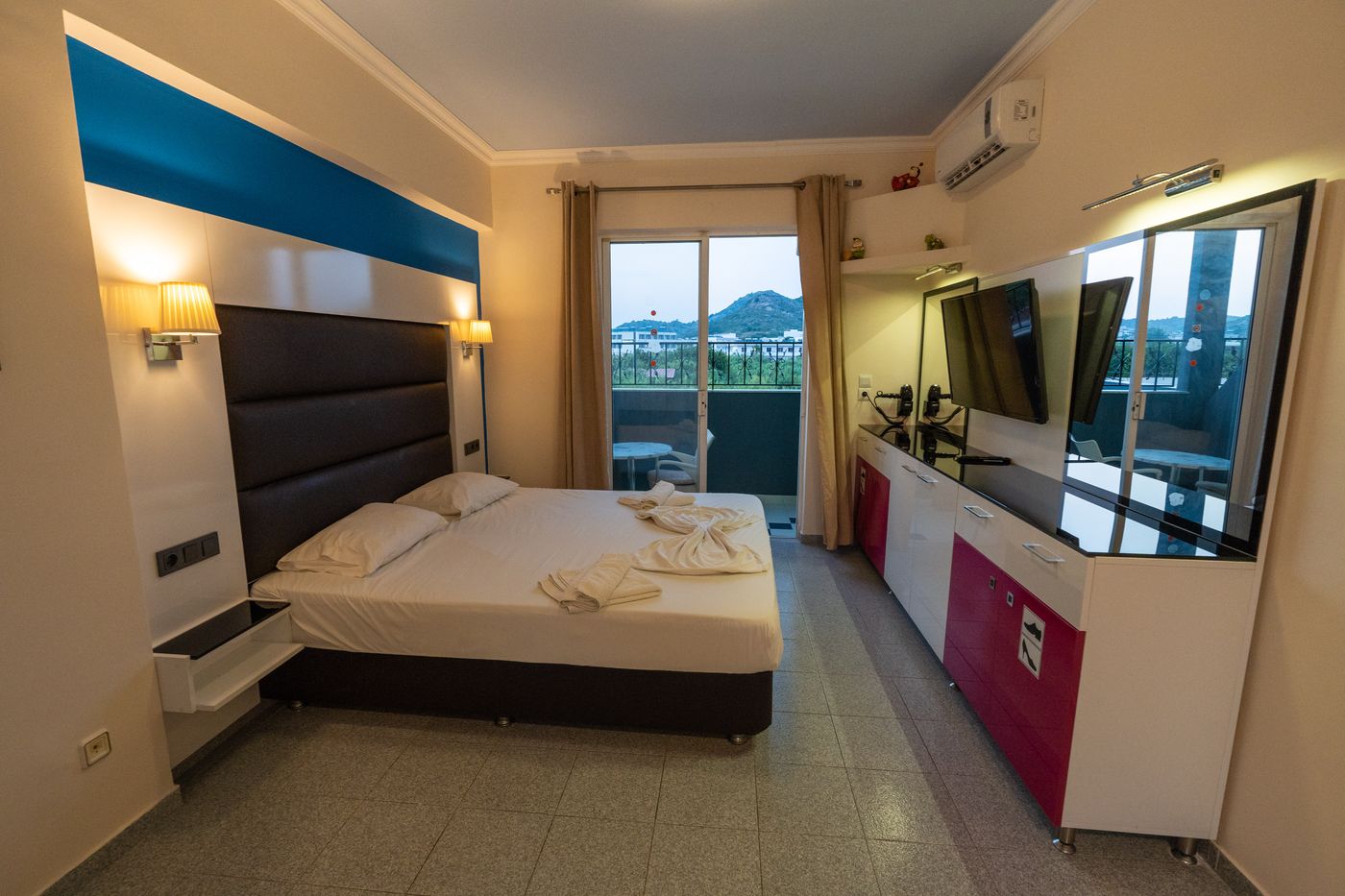 Grecian-Fantasia-Resort-Room-4