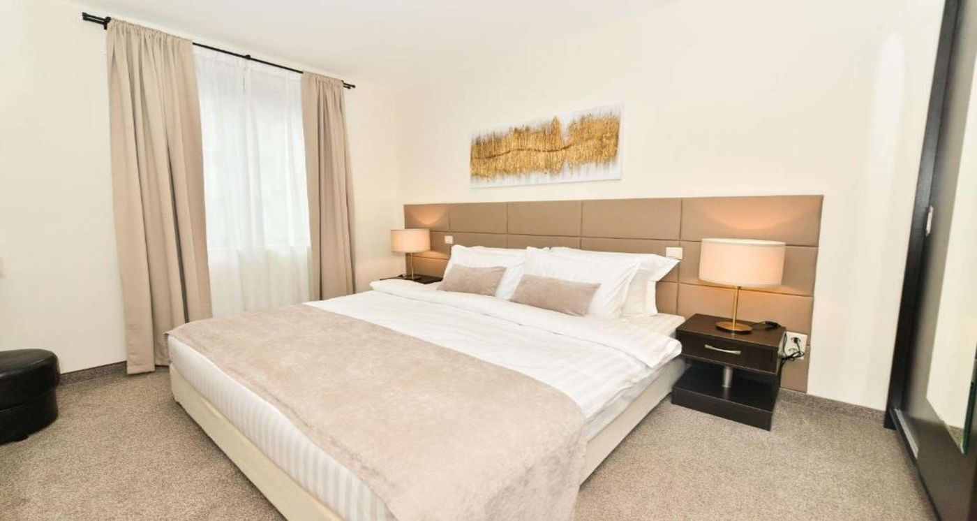 Art Plaza Hotel-Bulgaria-Sofia-Room-10