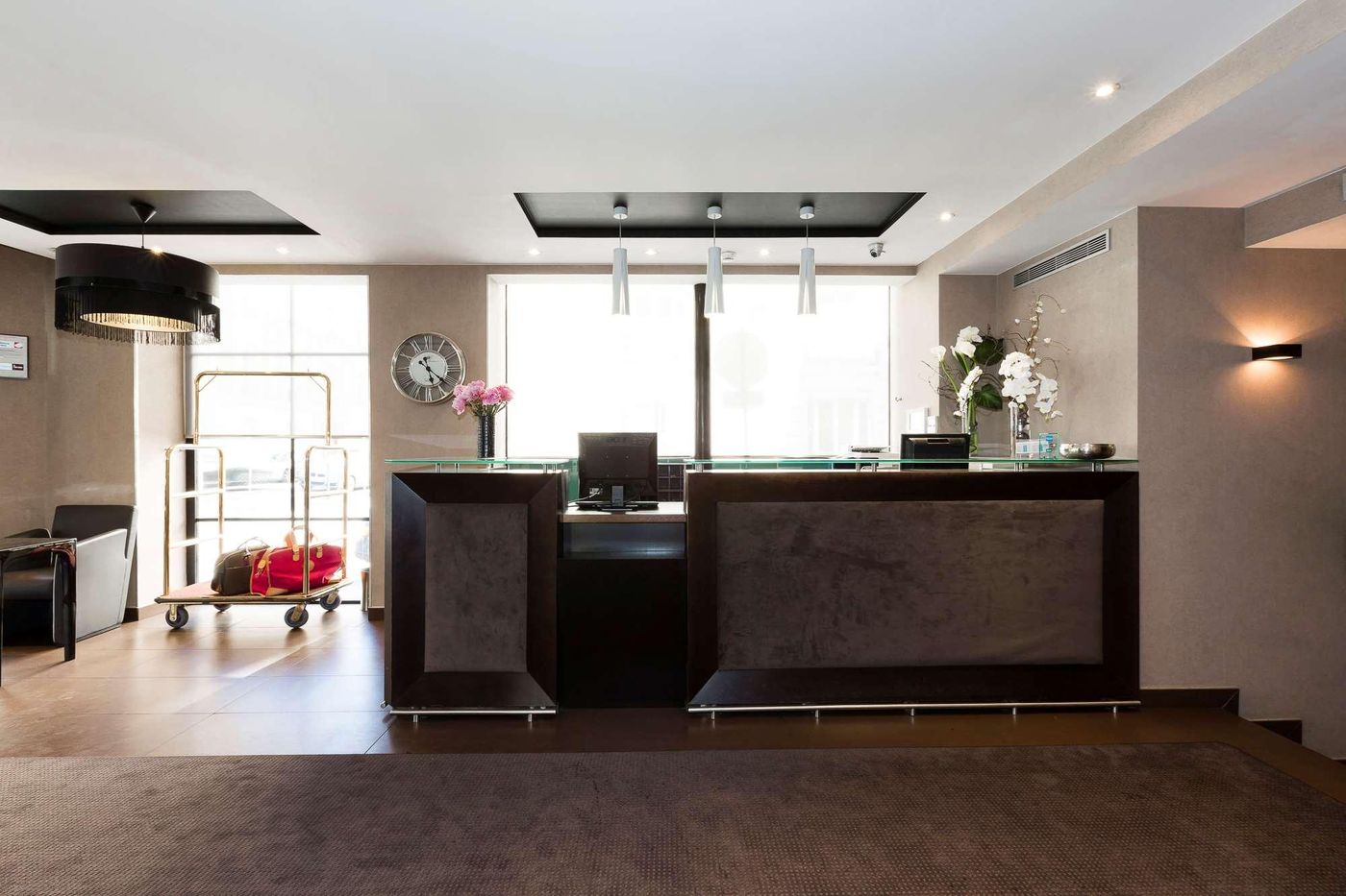 Hotel-Elysees-Bassano-Lobby-15