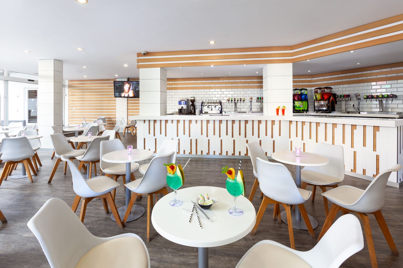 Playaolid-Suites---Apartments-Bar-31