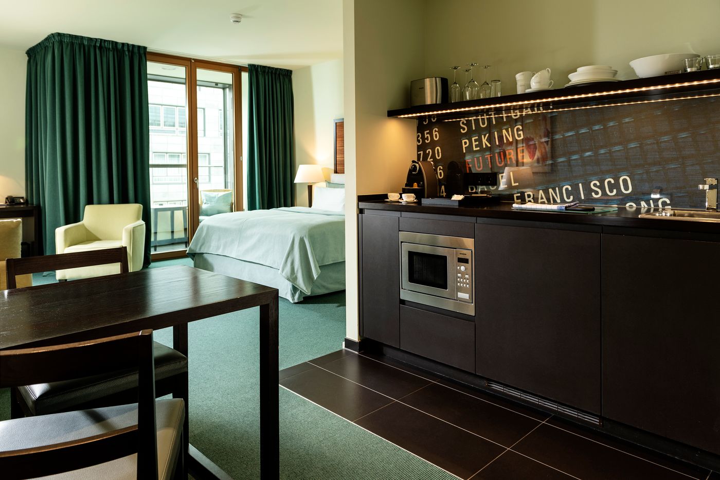 Clipper-Boardinghouse-Berlin-Gendarmenmarkt-Room-9