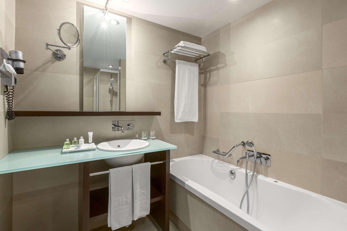 NH-Amsterdam-Schiphol-Airport-Room-31