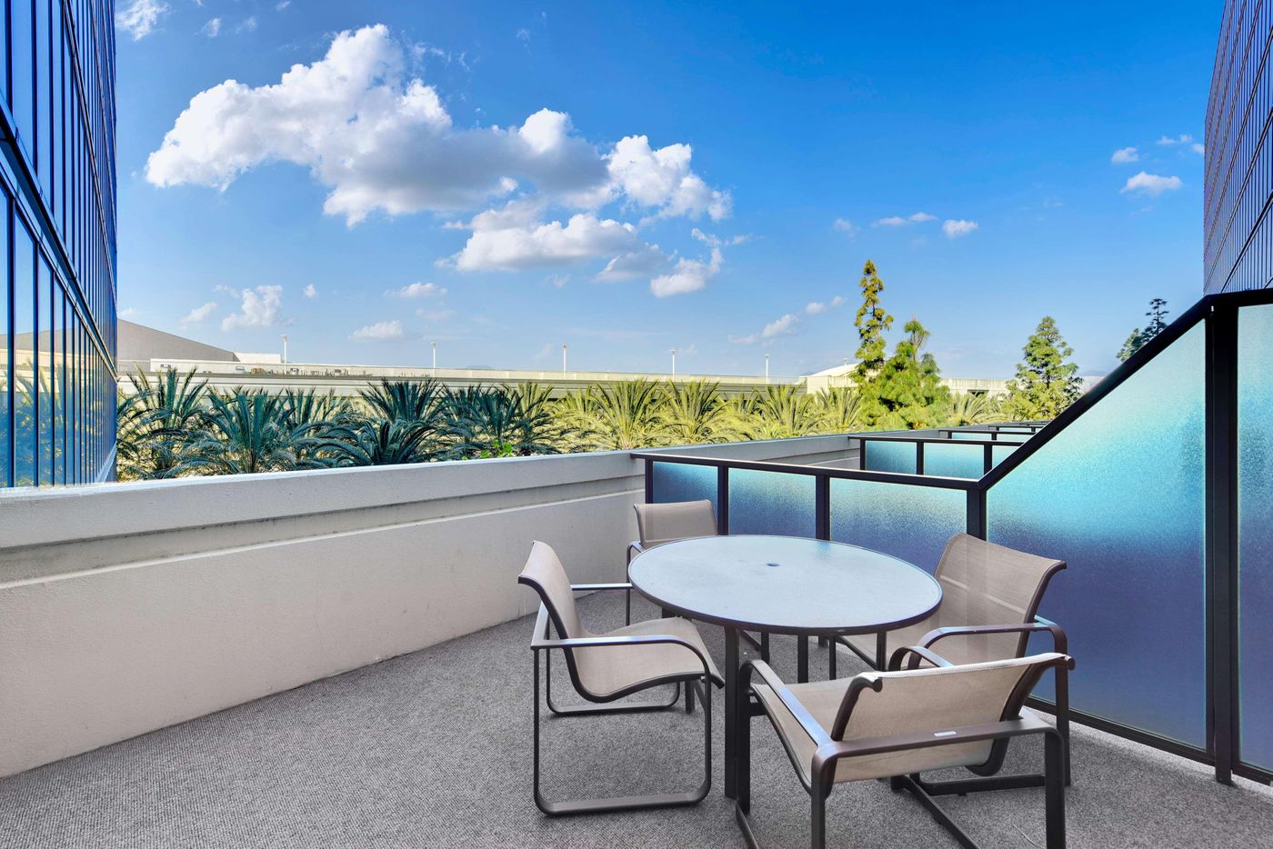 Hilton-Anaheim-Room-95