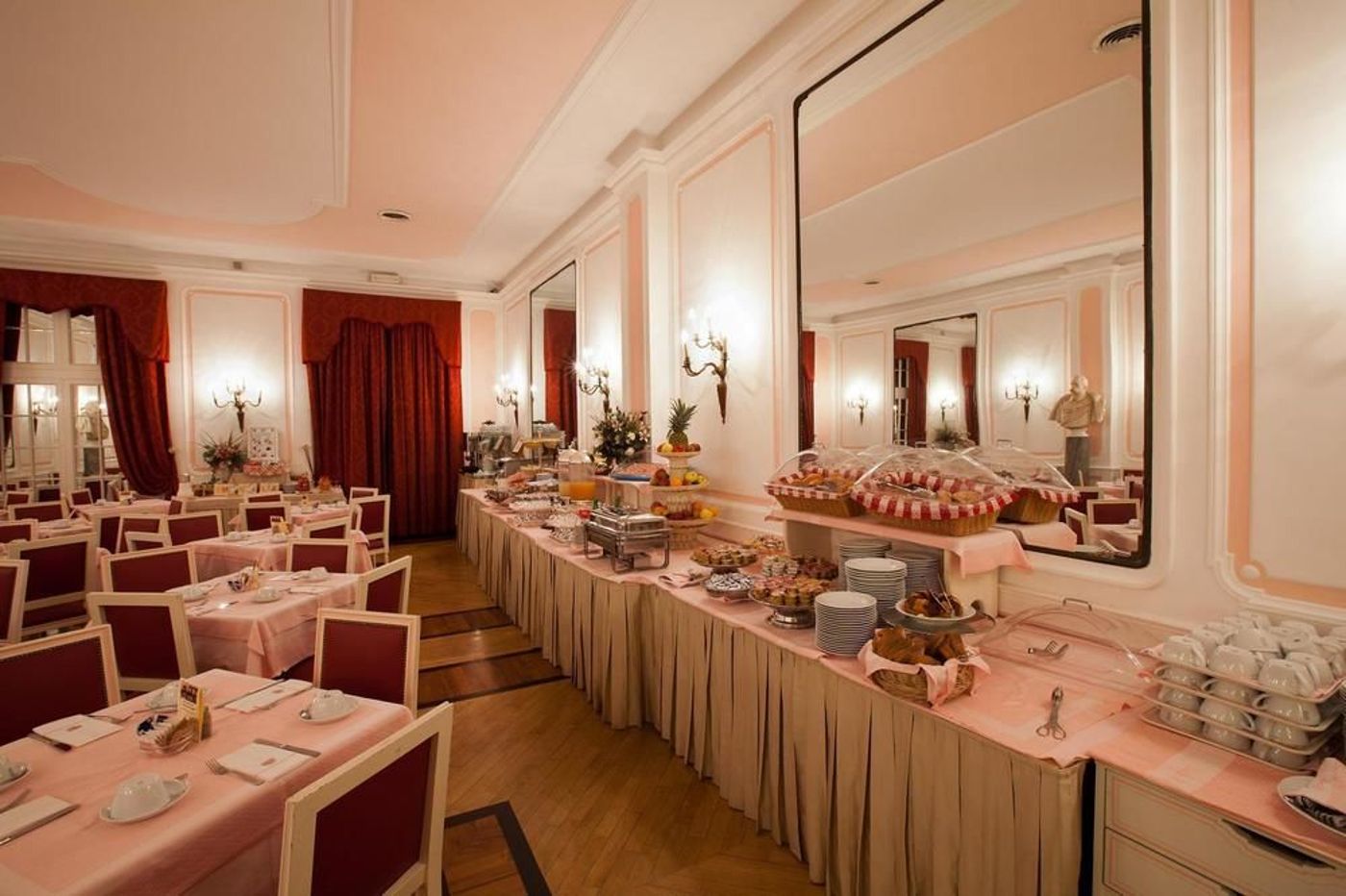 Bettoja-Hotel-Massimo-d-Azeglio-Restaurant-47