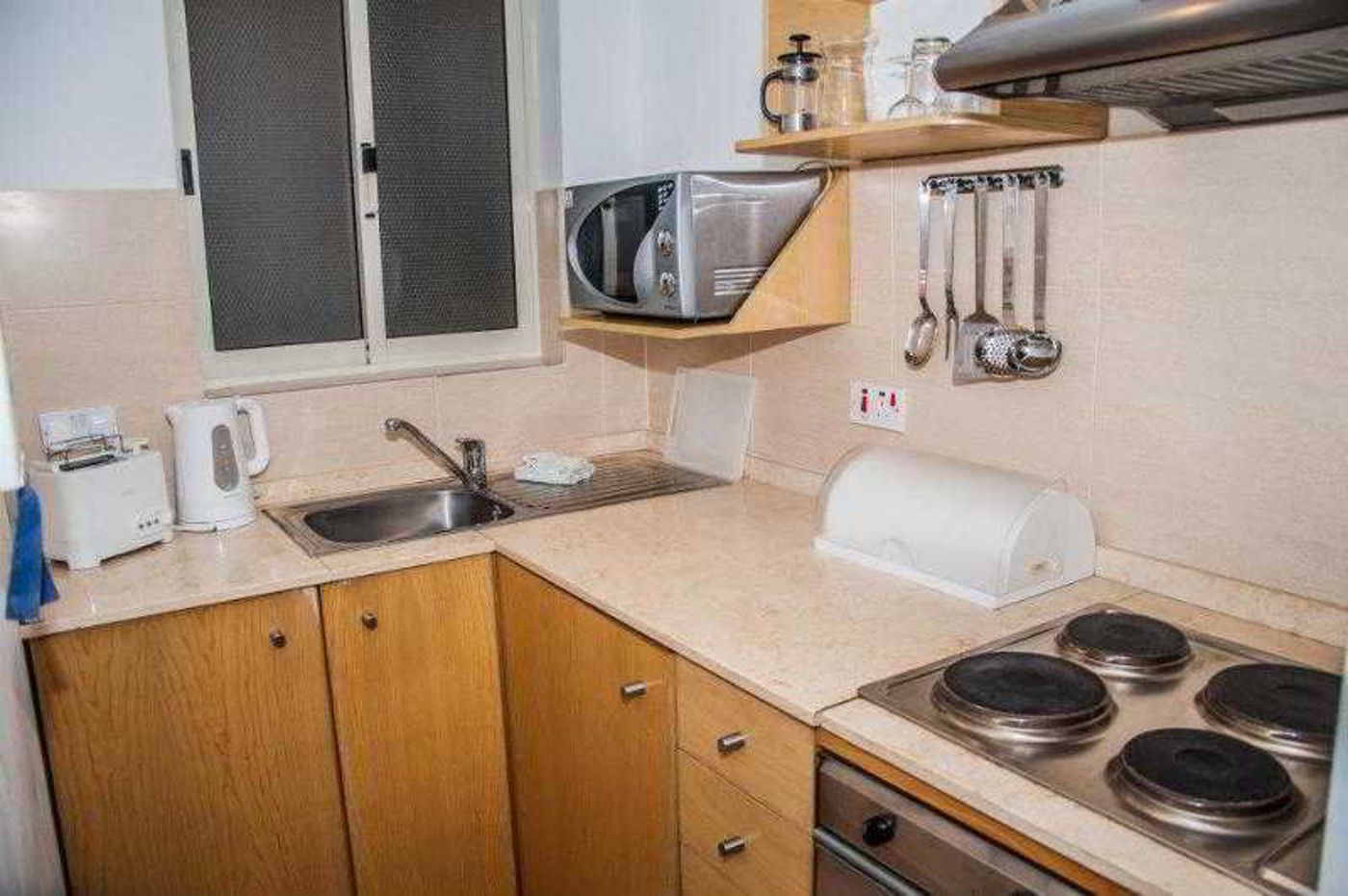 Club-Salina-Warhf-Room-18