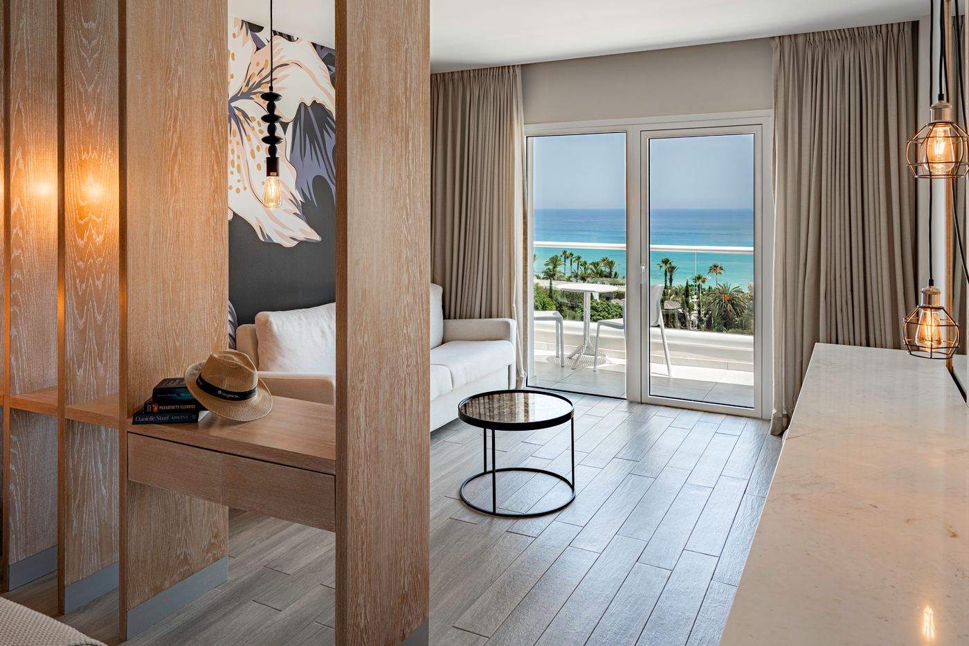 Vangelis-Hotel---Suites-Room-20