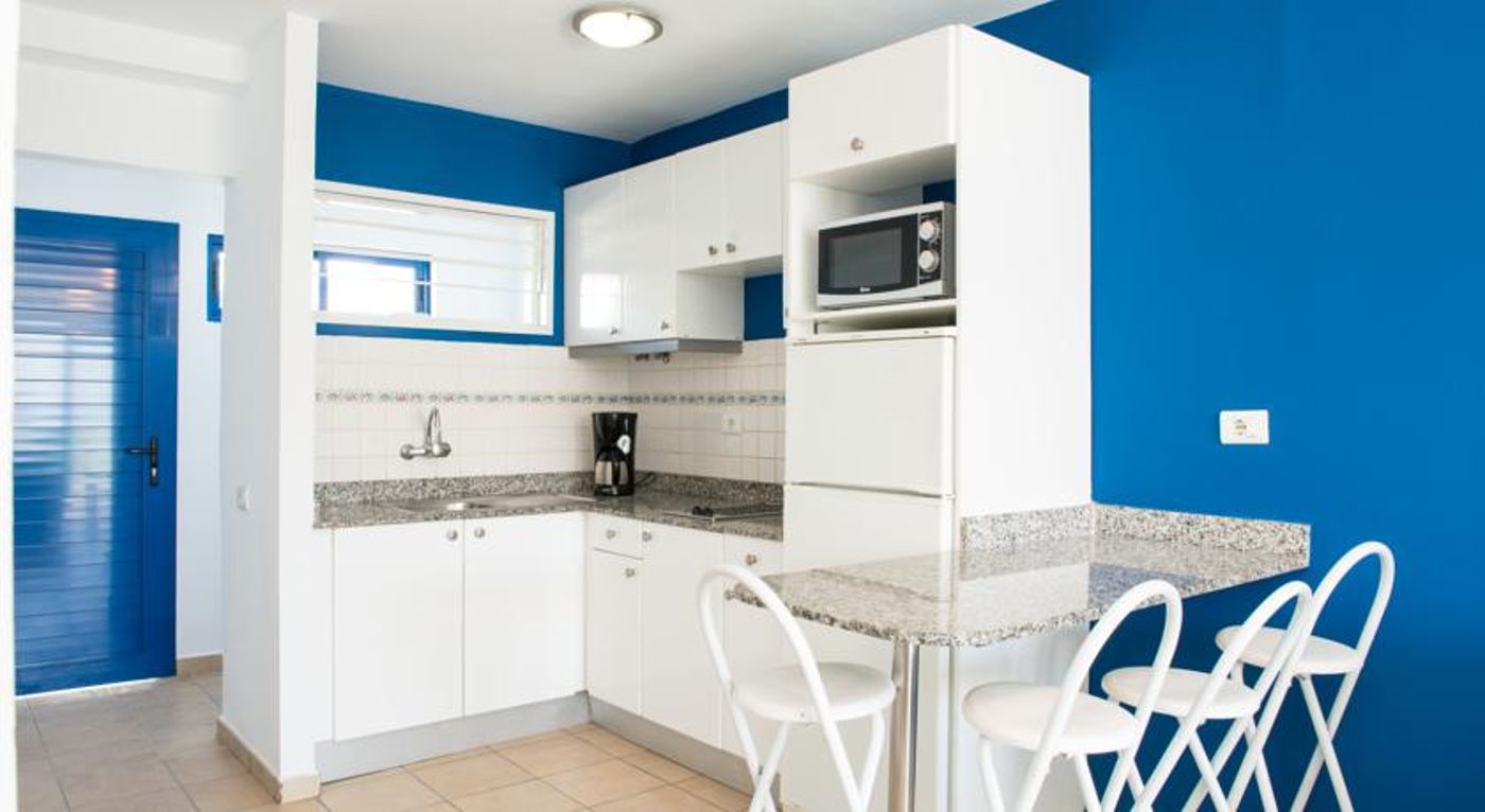 Los Caribes Apartments