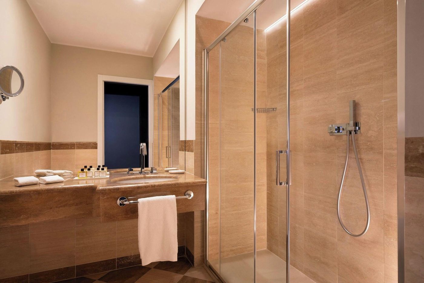 Sina-Bernini-Bristol--Autograph-Collection-Room-63