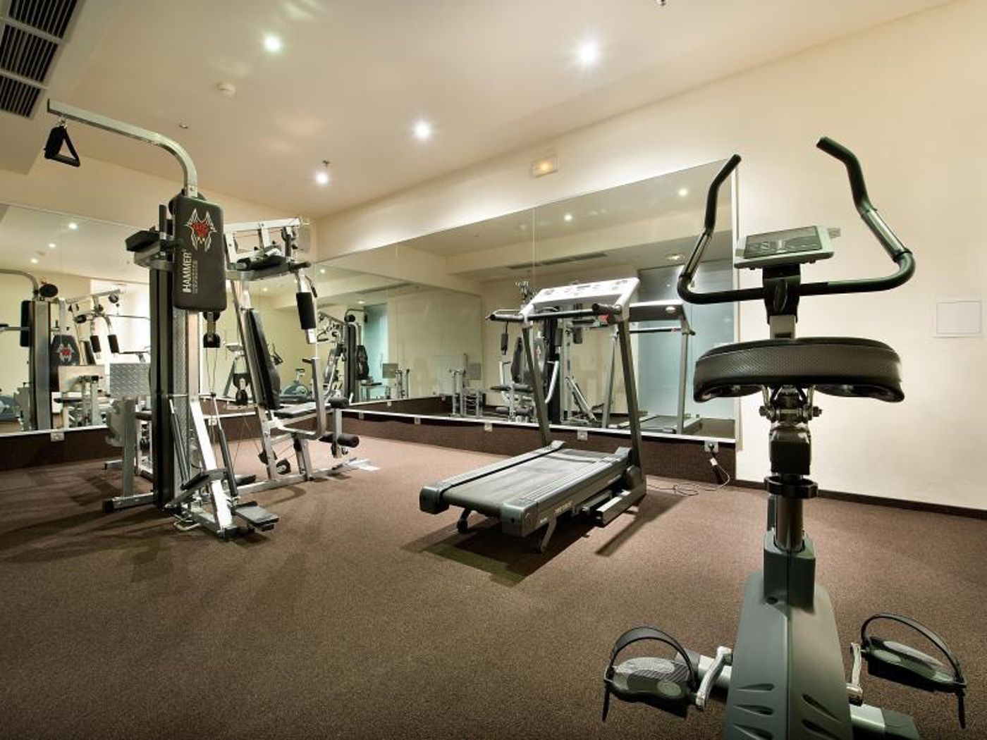 Hotel-Maestro-Sports-and-Entertainment-35