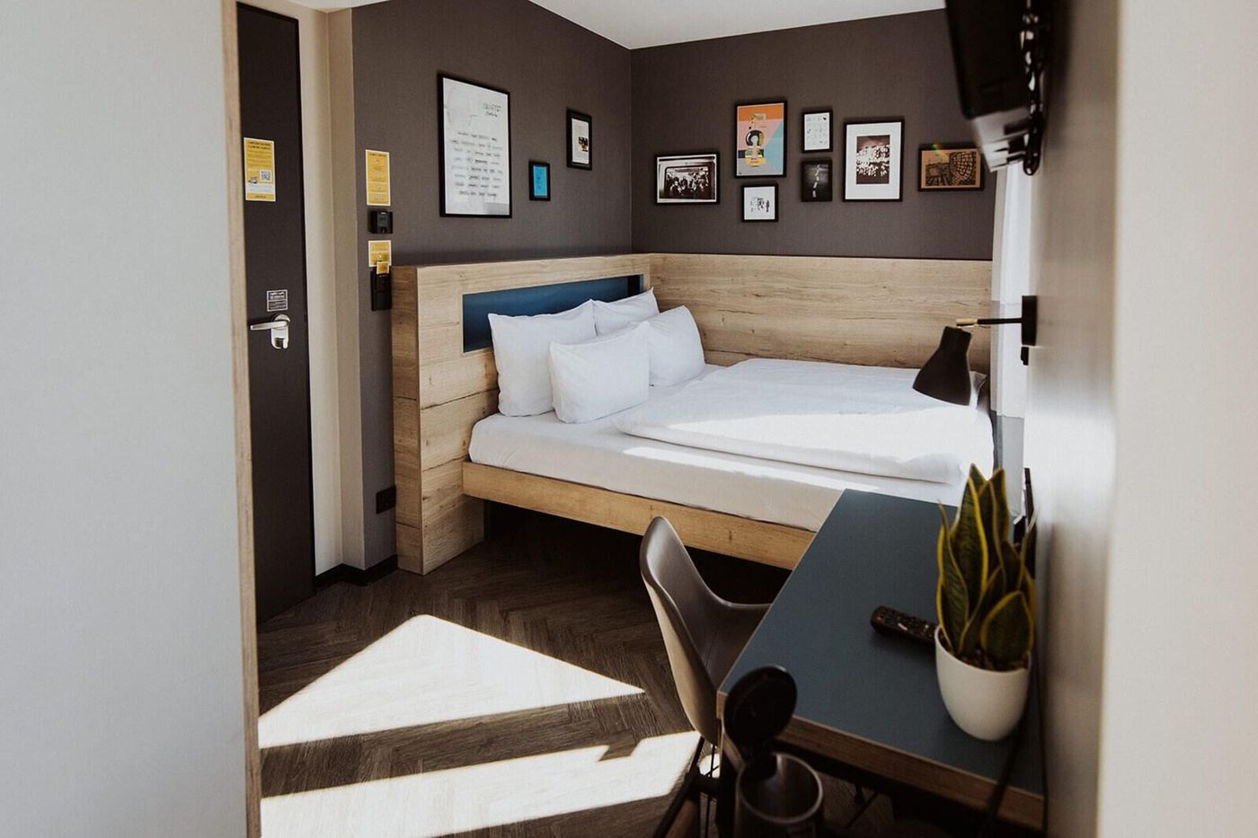 Schulz Hotel Berlin Wall At The East Side Gallery-Germany-BERLIN-General view-2