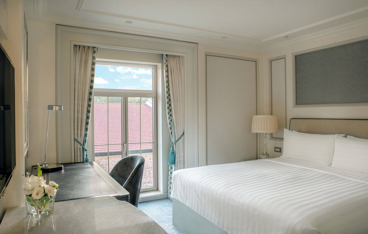 Shangri-La-Bosphorus--Istanbul-Room-42