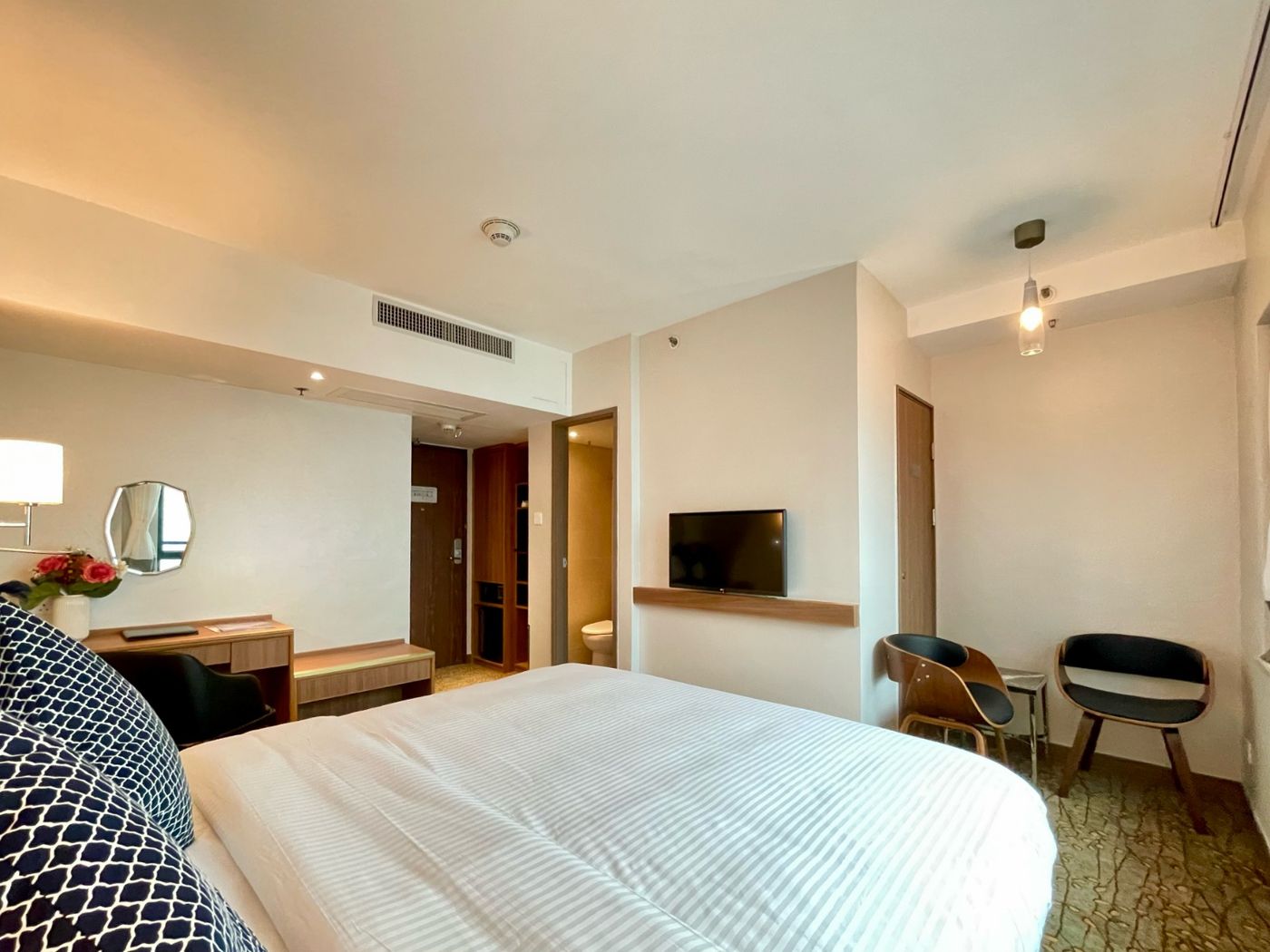 Lander-Grand-Hotel-Room-13