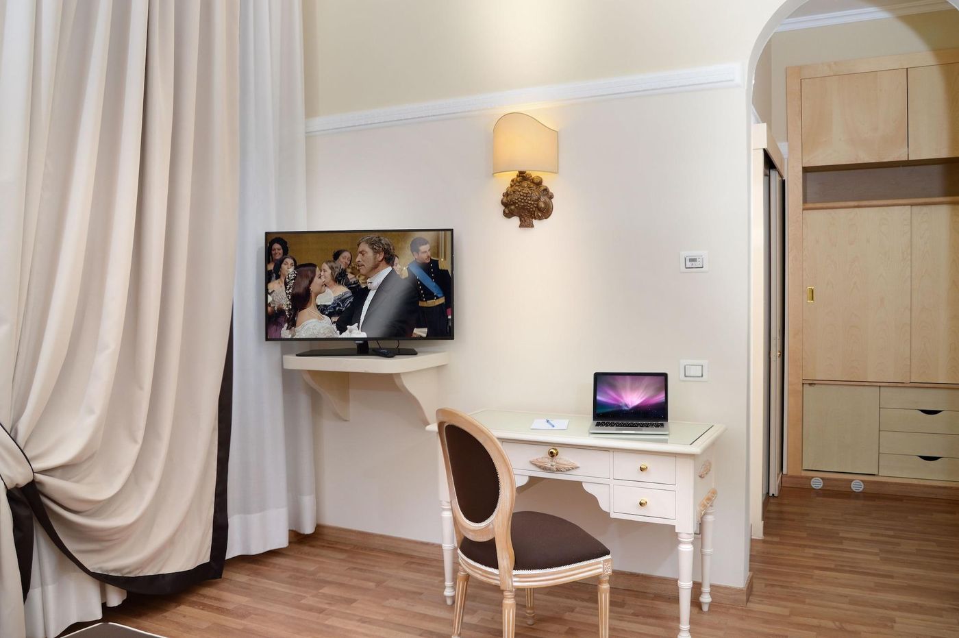 Grand-Hotel-Vittoria-Room-42