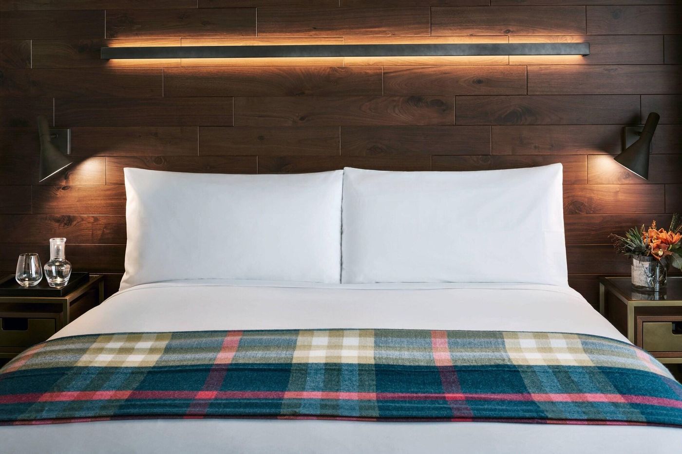 the-DOUGLAS--Autograph-Collection-Room-44