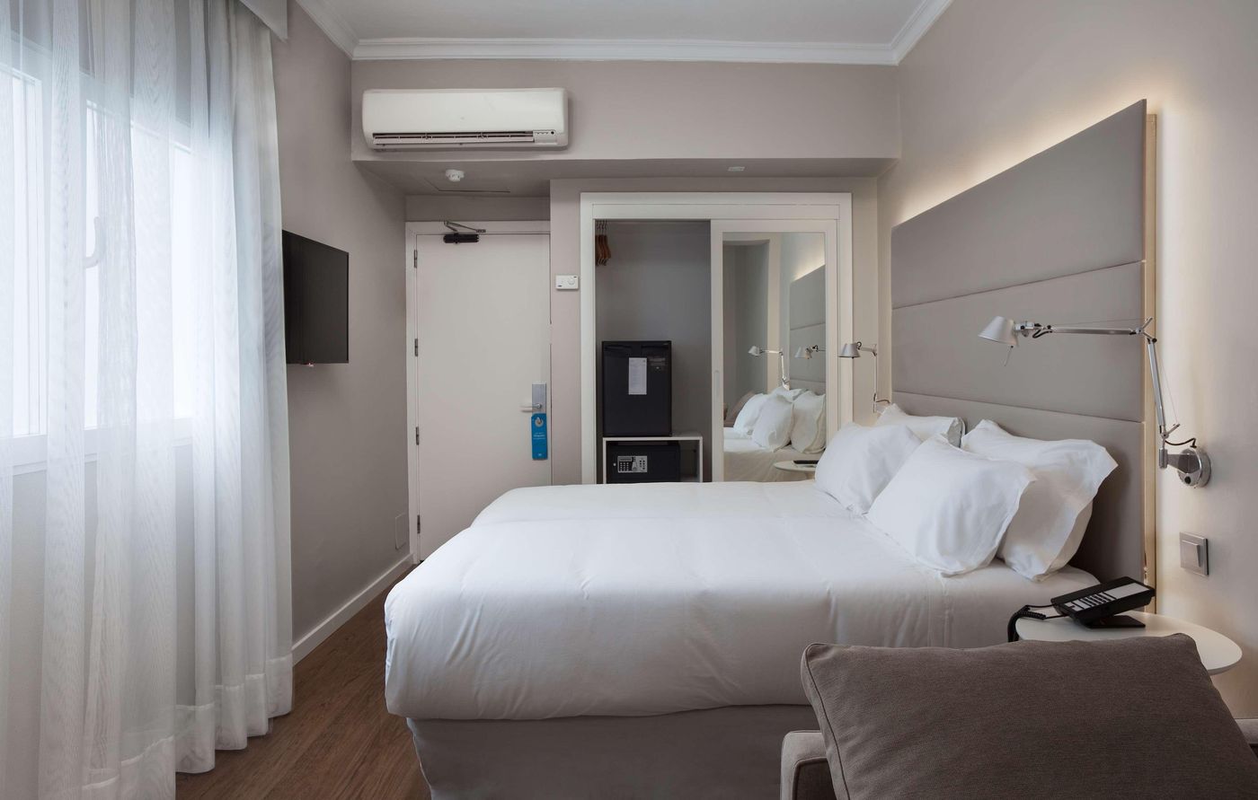 NH-Las-Palmas-Playa-las-Canteras-Room-9