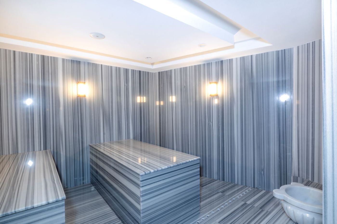 Elysee-Hotel-Sports-and-Entertainment-37