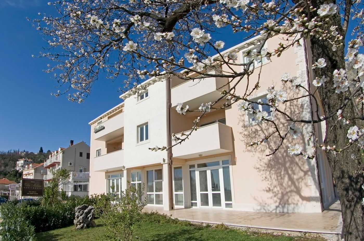 Villa-Molina-Lobby-1