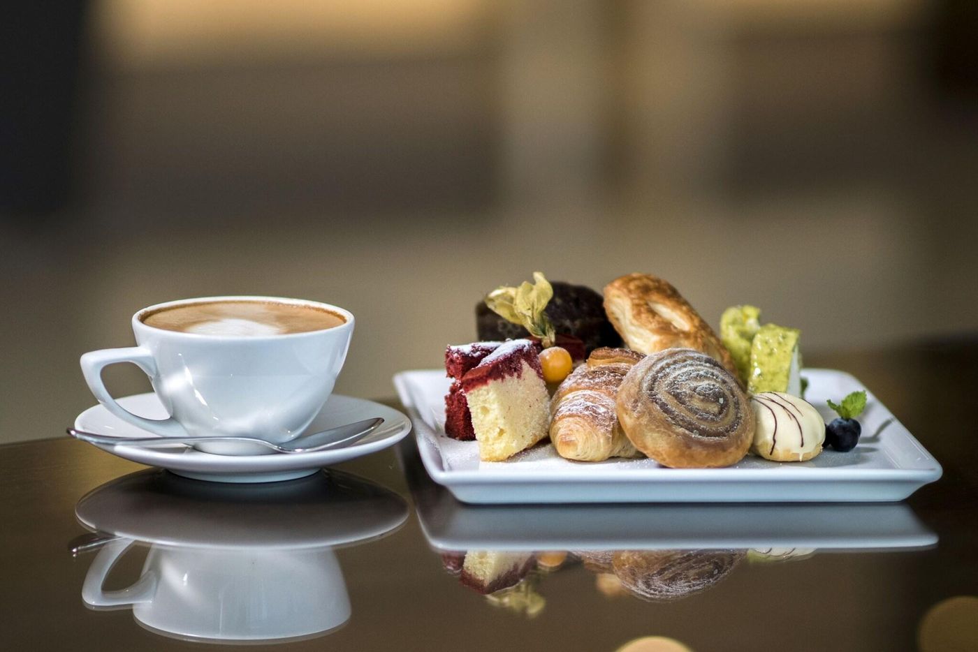 Jumeira-Rotana-Lobby-47