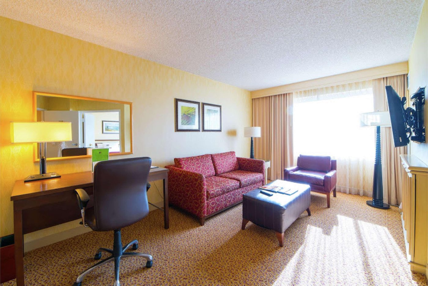 Hilton-Santa-Monica-Hotel---Suites-Room-39
