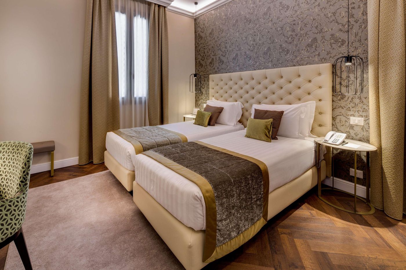 CHC-Continental--BW-Premier-Collection-Room-20