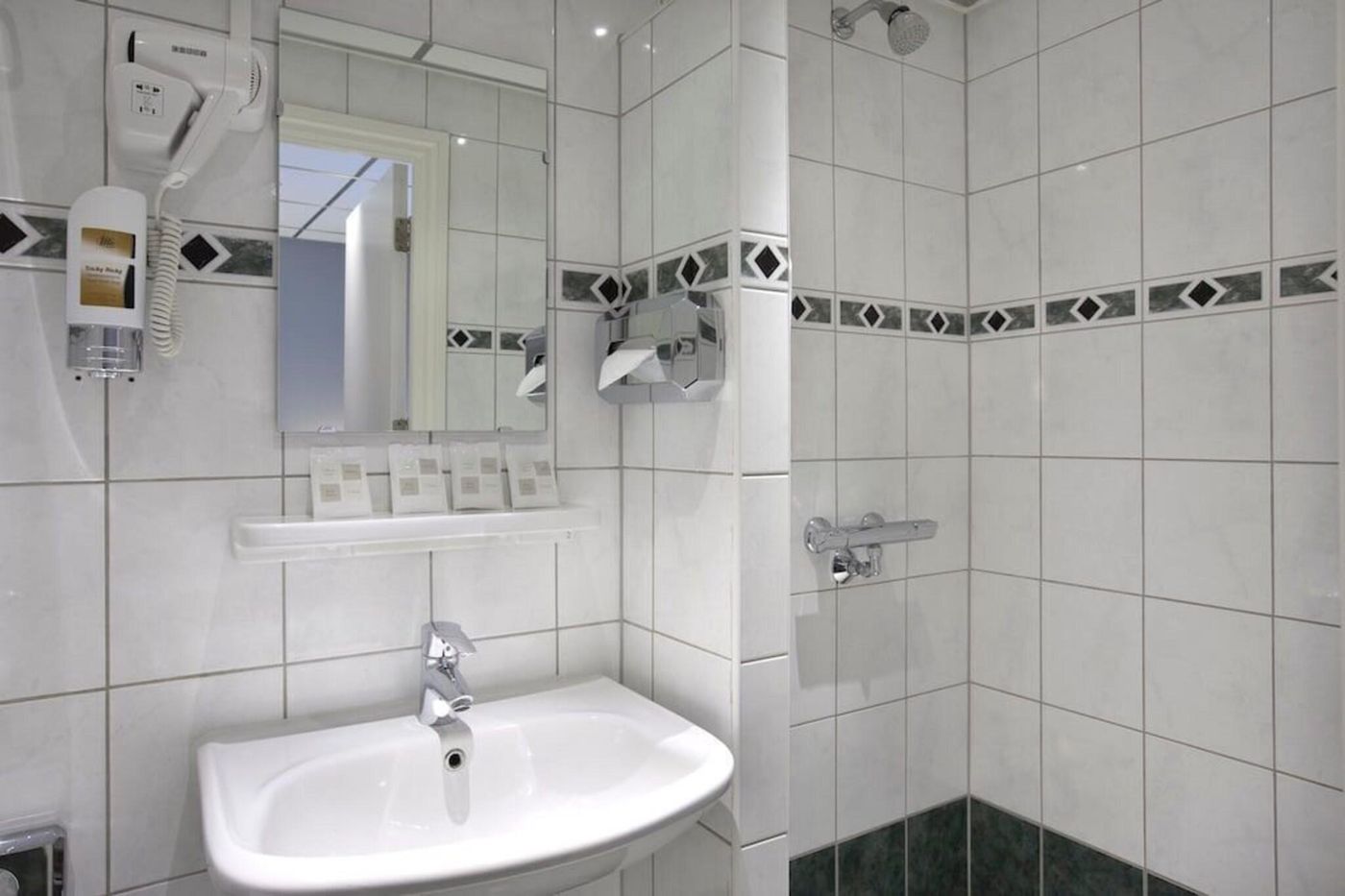 Luxer-Netherlands-Amsterdam-Room-8