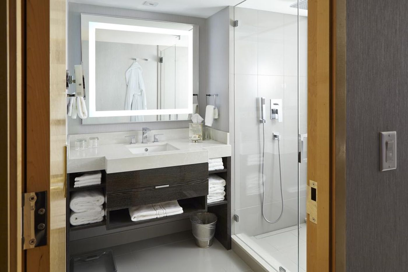 Pan-Pacific-Vancouver-Room-24