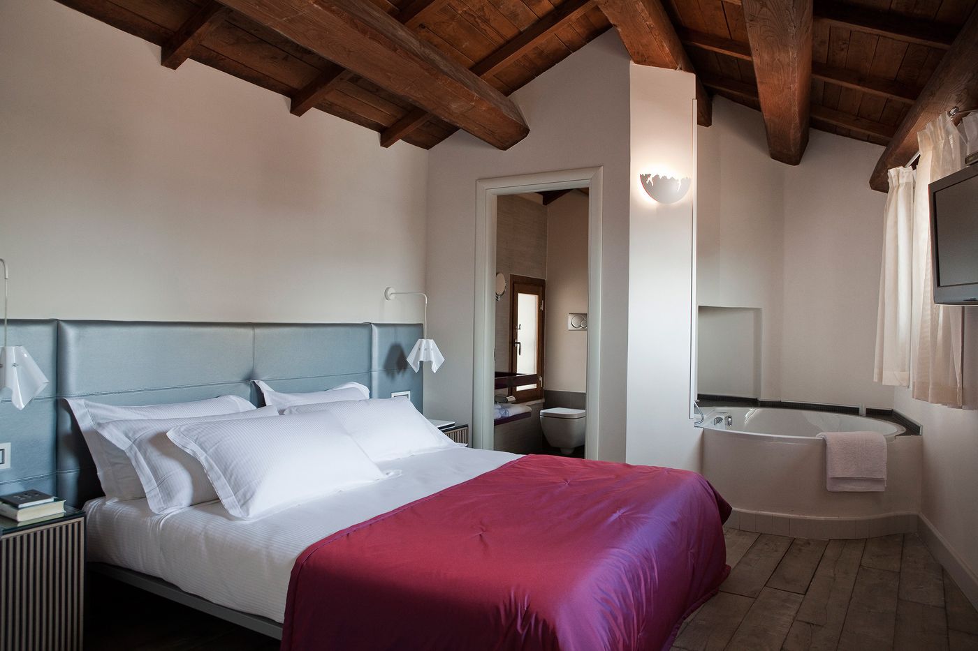 Navona Palace Luxury Inn