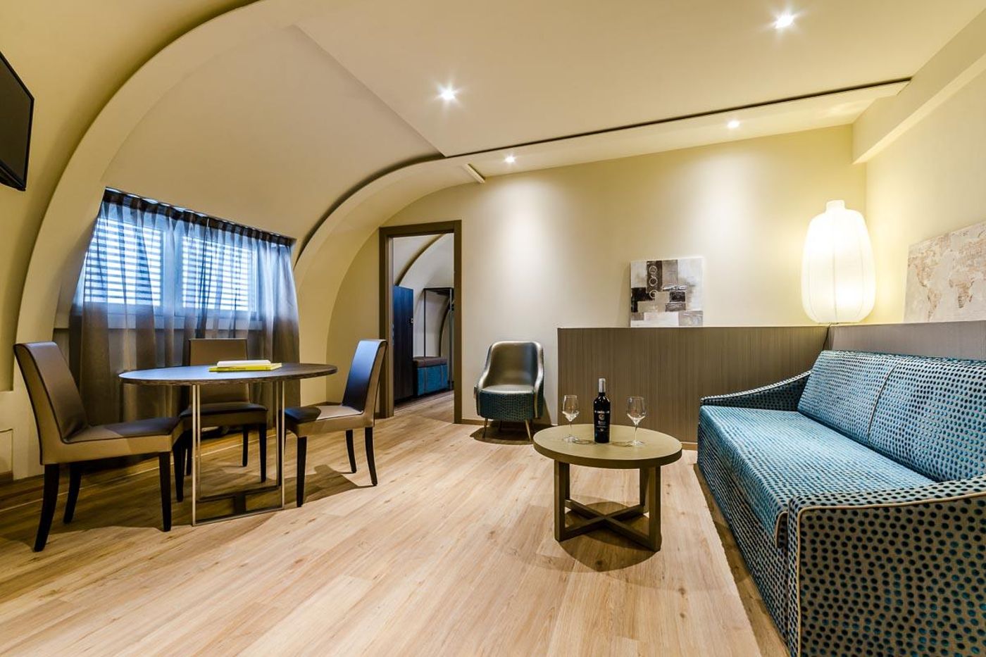 Smart-Hotel-Holiday-Room-6