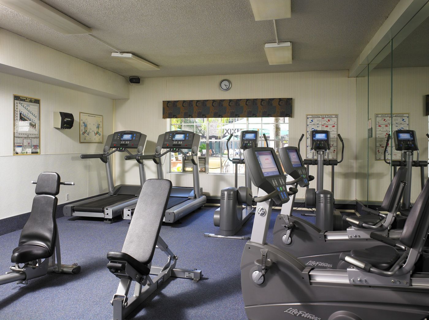 Anaheim-Majestic-Garden-Hotel-Sports-and-Entertainment-30