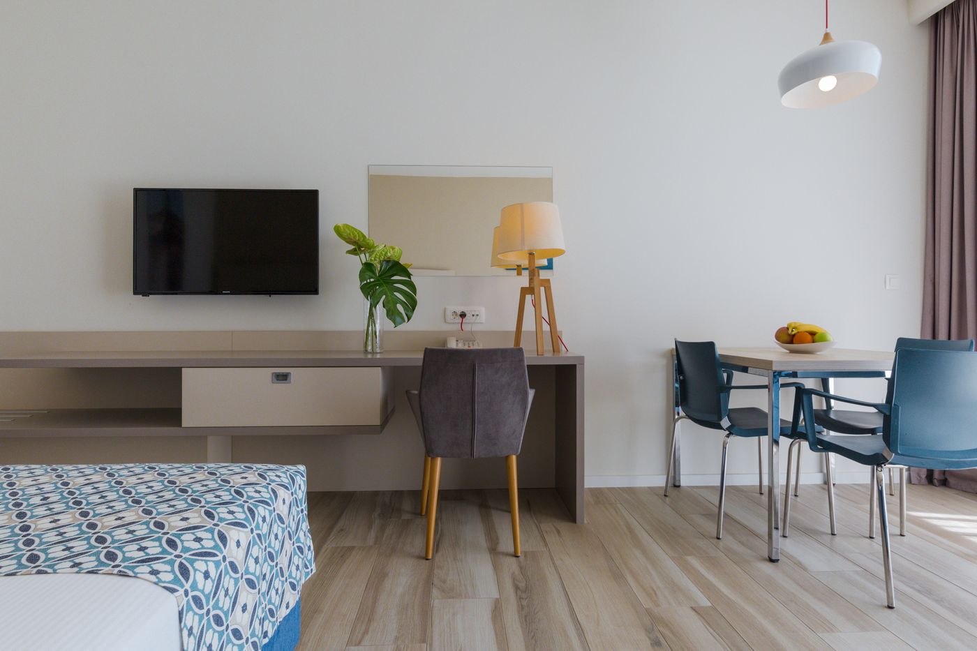 Romana-Beach-Apartments-Room-26