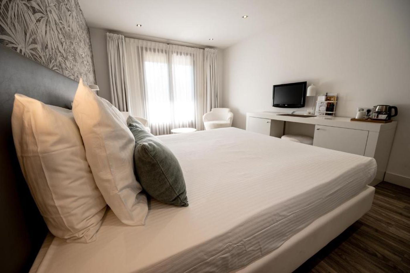 Hotel-Le-Catalogne-Room-26