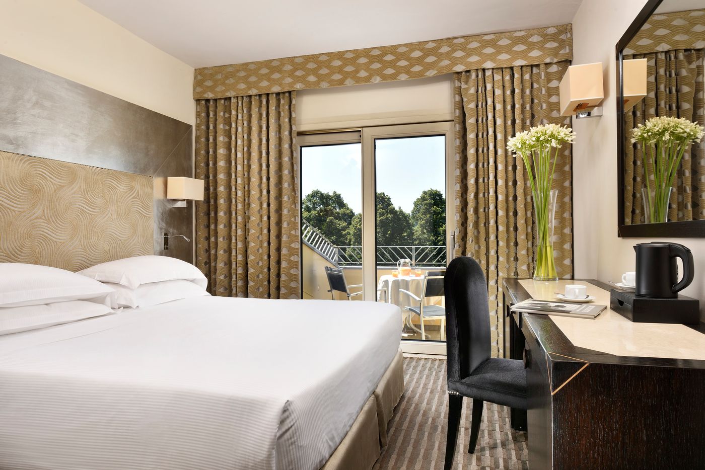 Grand-hotel-Mediterraneo-Room-28