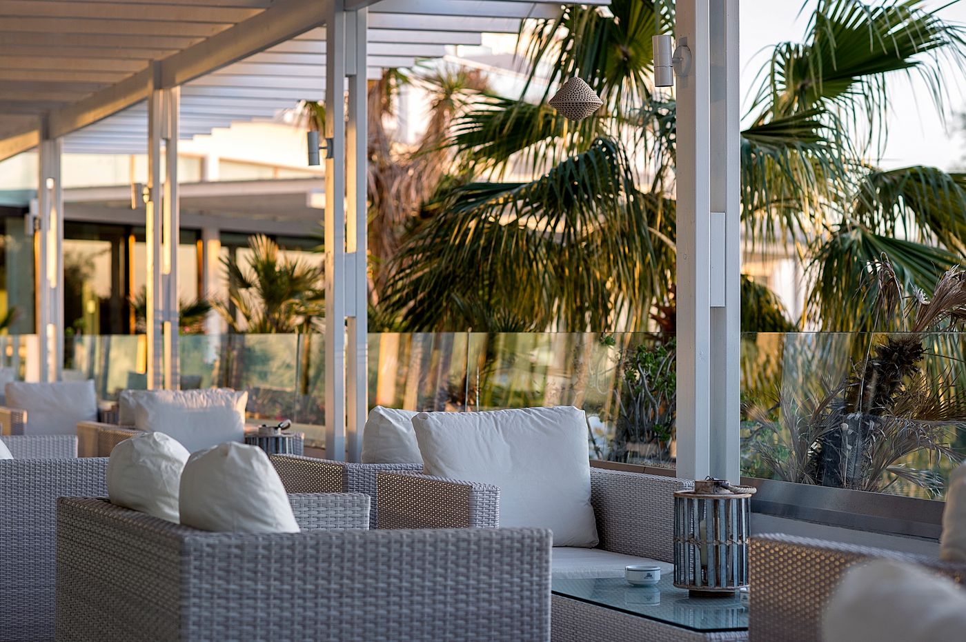 Grecian-Sands-Hotel-Bar-10