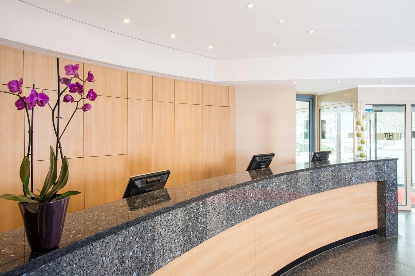 NH-Munchen-Messe-Lobby-2